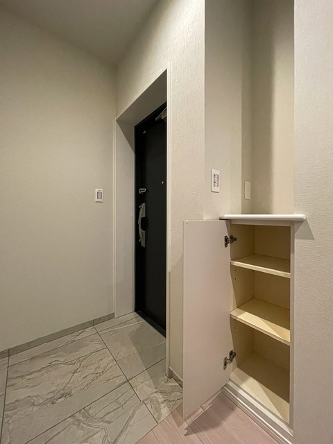 玄関　※写真は同タイプ住戸です。