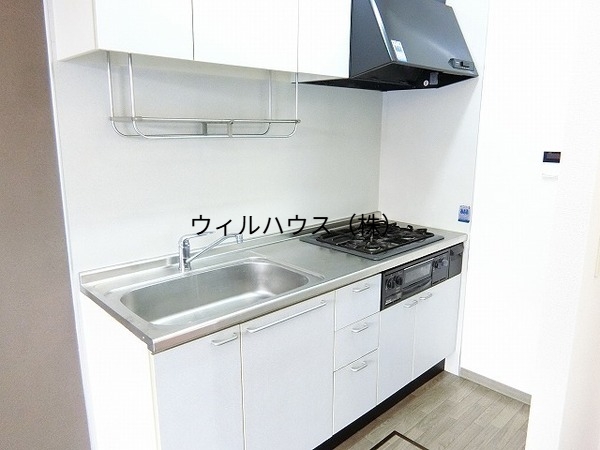 キッチン　３口コンロ付きシステムキッチン！