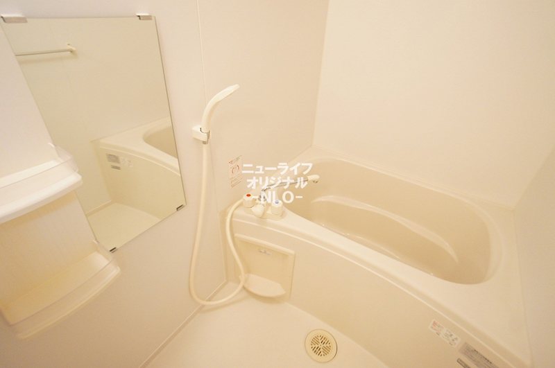 バス・シャワールーム　お掃除がしやすいユニットタイプの浴室です☆