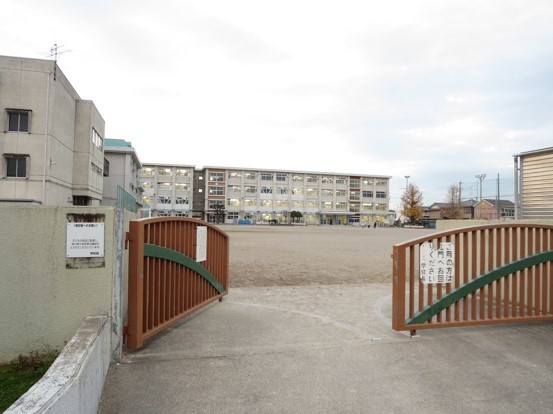 小学校　岐阜市立島小学校（小学校）まで1200m