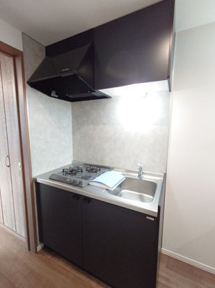 キッチン　別部屋参考写真となります