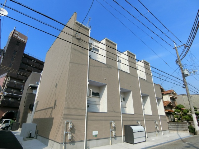 建物外観　南向きで日当り良好の建物