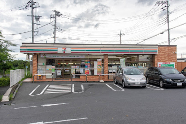 コンビニ　セブンイレブン多摩南野店（コンビニ）まで745m