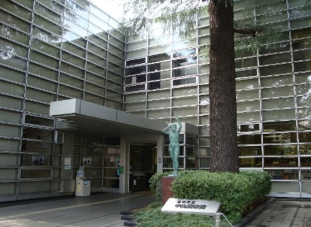 図書館　杉並区立中央図書館（図書館）まで339m