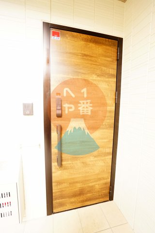 エントランス　玄関ドア