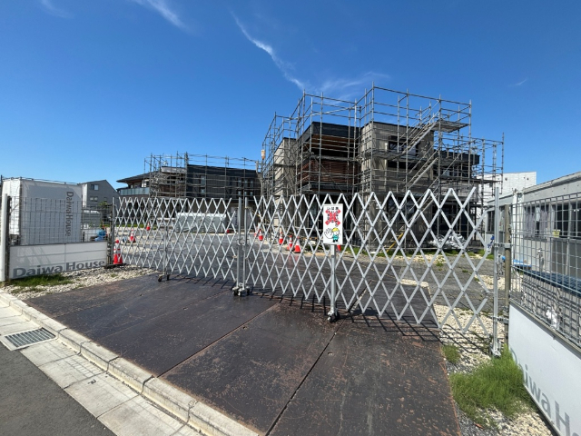 建物外観　建設中
