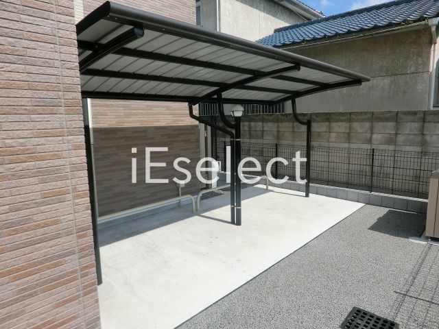 駐車場　屋根付きの駐輪スペースです。