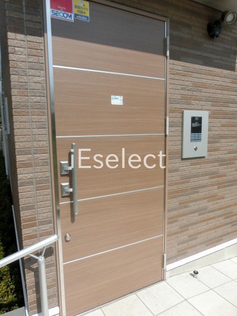 セキュリティ　エントランスはオートロック対応。