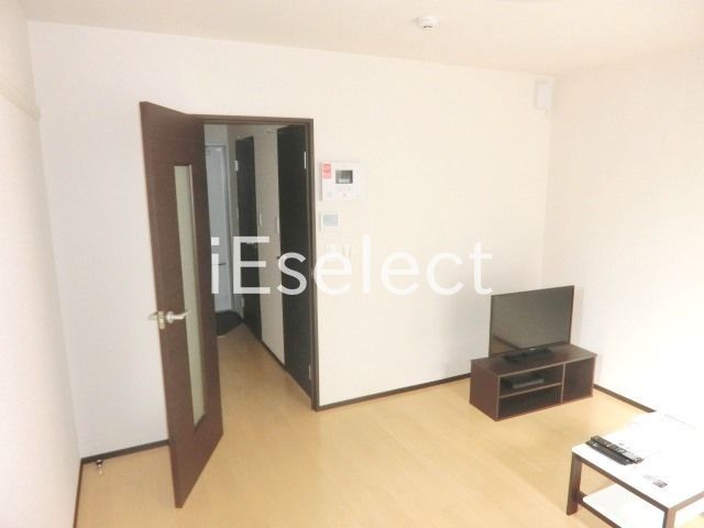 その他部屋・スペース　バルコニーからの洋室です。
