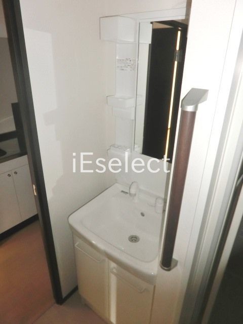 洗面設備　便利な洗髪洗面化粧台です。