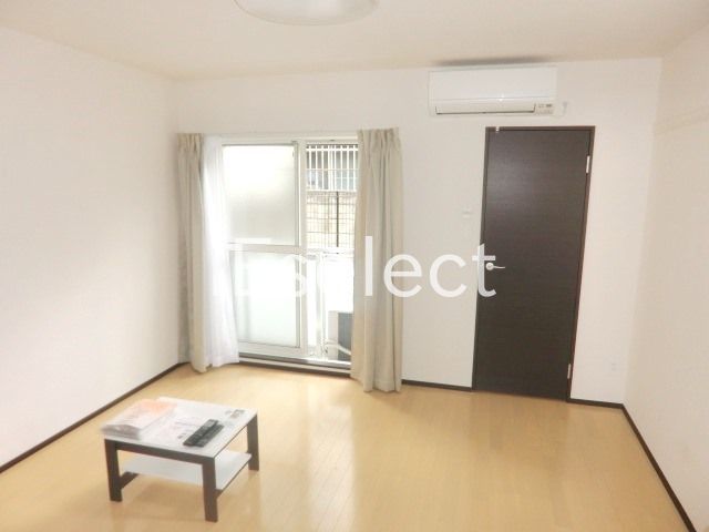 居室・リビング　家具家電付きのお部屋。
