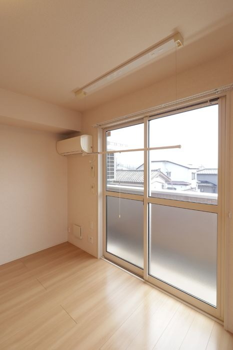 その他設備　室内物干し
