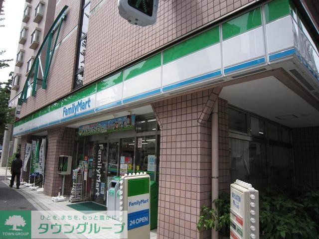 コンビニ　ファミリーマート（コンビニ）まで160m