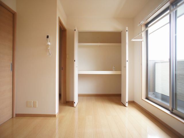 収納　充実収納付きの北側洋間です♪