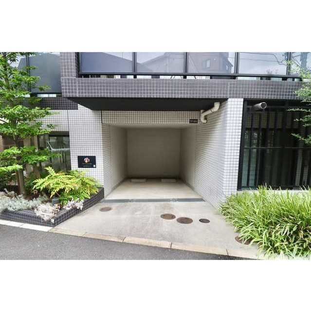 駐車場　空き状況はお問い合わせください
