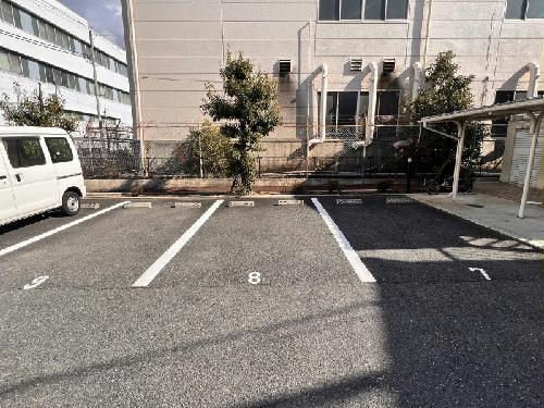 駐車場　駐車場は別料金となります。