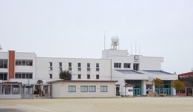 小学校　岩沼市立岩沼西小学校（小学校）まで550m