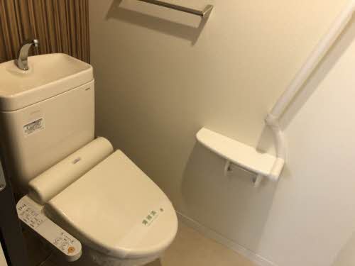 トイレ　温水洗浄暖房便座