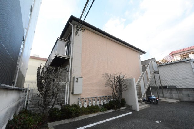 建物外観　モニター付きインターホンで安心♪