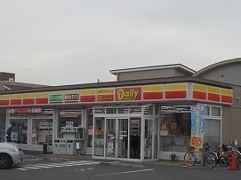 コンビニ　デイリーヤマザキ（コンビニ）まで800m
