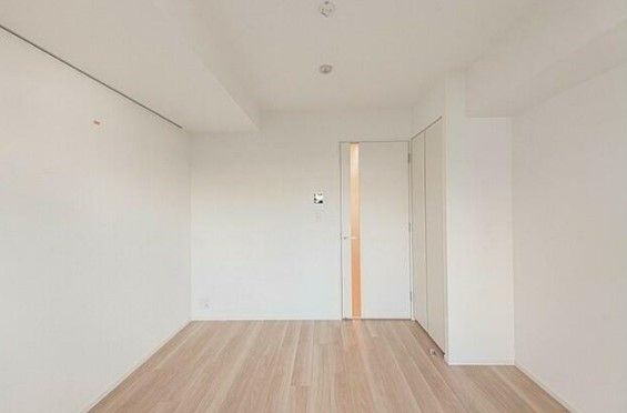 居室・リビング　※別部屋の参考写真です。