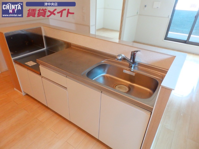 キッチン　同タイプ部屋写真です。