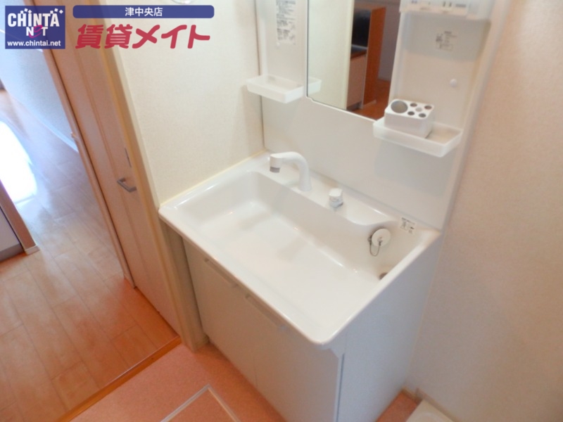 洗面設備　同タイプ部屋写真です。