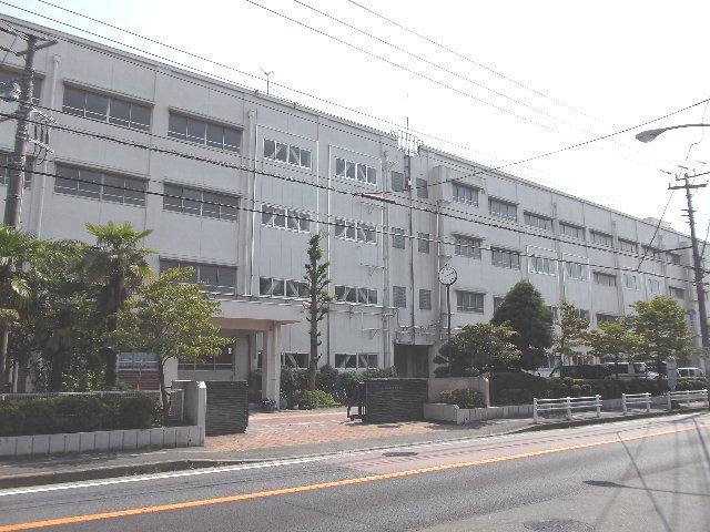 中学校　横浜市立新田中学校（中学校）まで1008m