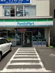 コンビニ　ファミリーマート緑が丘駅前店（コンビニ）まで721m