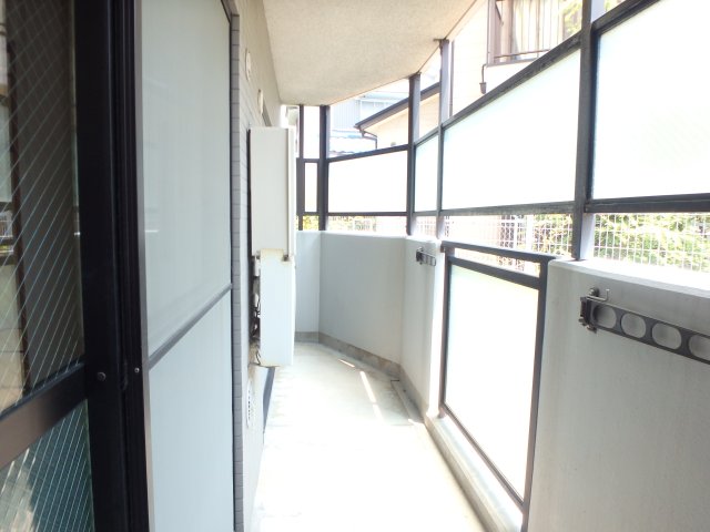 バルコニー　暖かな日差しのふりそそぐバルコニー