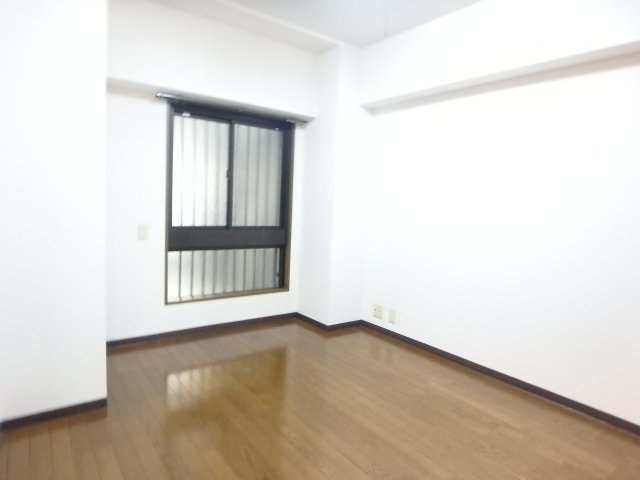 その他部屋・スペース　開放的な寝室です