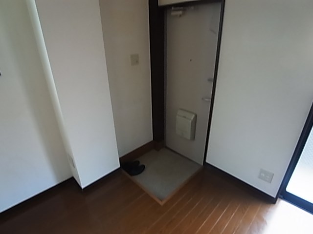 玄関　同一物件別部屋写真