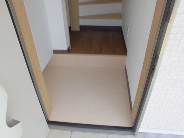 玄関　名古屋で一番初期費用の安い賃貸専門の不動産会社です(^^)