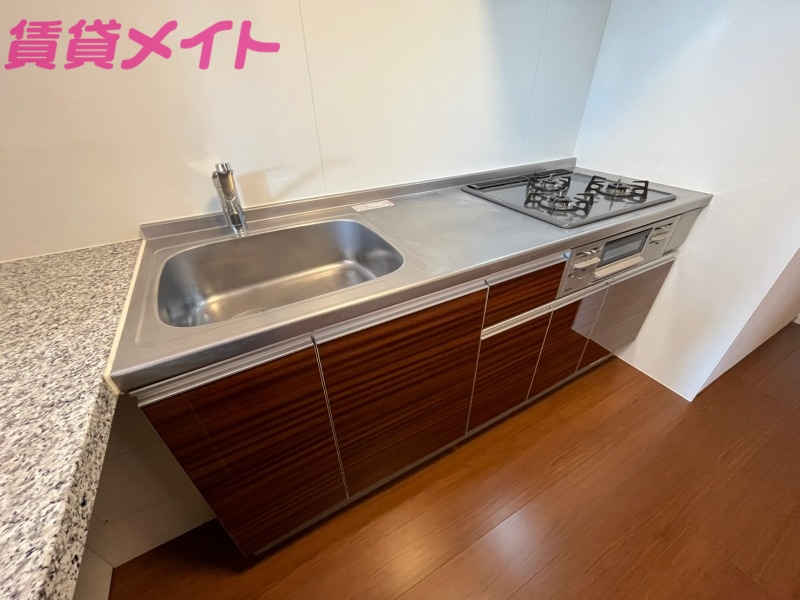 キッチン　別部屋参考写真です