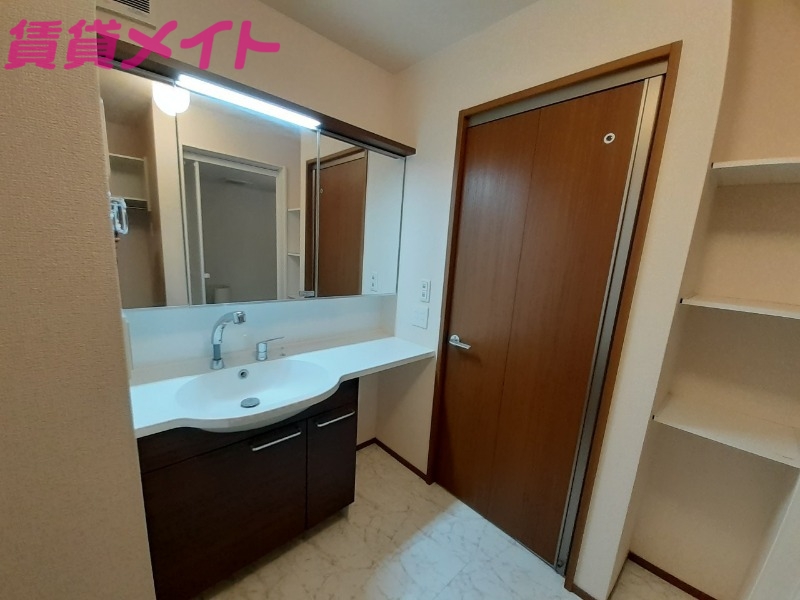 洗面設備　別部屋参考写真です