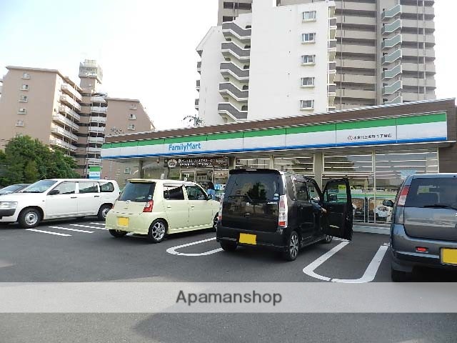 コンビニ　ファミリーマート小倉北三萩野１丁目店（コンビニ）まで292m