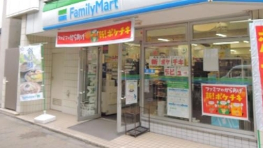 コンビニ　ファミリーマート神田多町店（コンビニ）まで117m