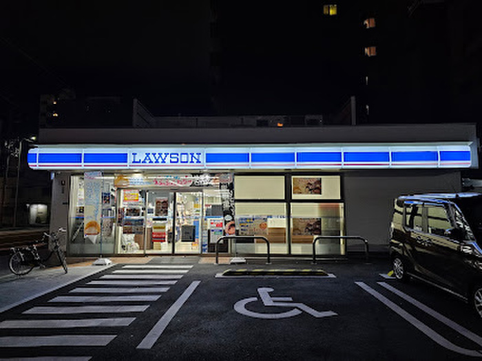コンビニ　ローソン 桜川二丁目南店（コンビニ）まで180m
