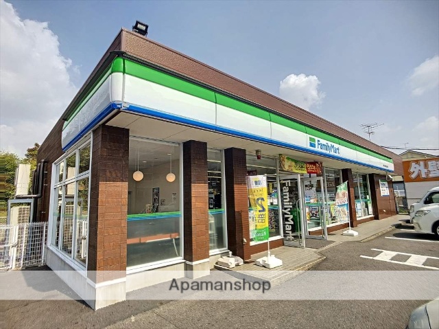 コンビニ　ファミリーマート（コンビニ）まで694m