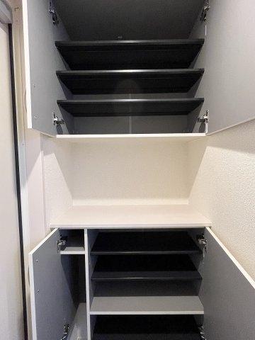 収納　☆上下段シューズBOX☆