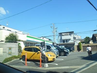 コンビニ　ファミリーマート（コンビニ）まで405m