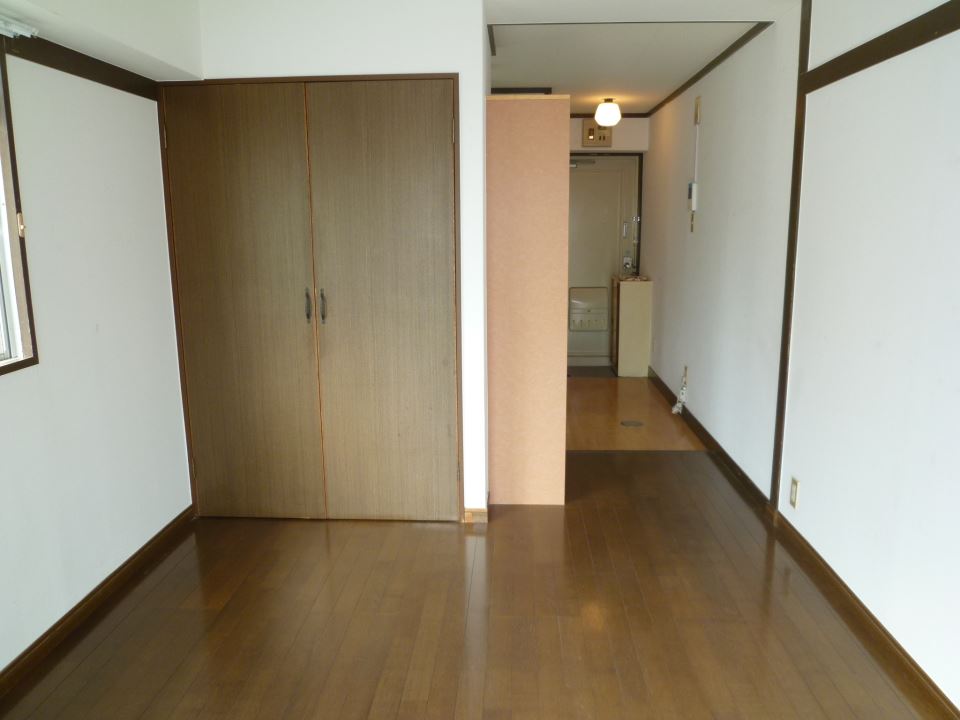 居室・リビング　家具を配置しやすいお部屋です