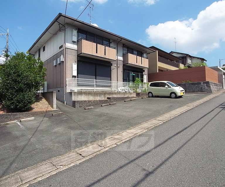 駐車場　目の前がガレージとなっております。