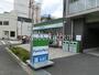 コンビニ　ファミリーマート世田谷下馬一丁目店（コンビニ）まで180m