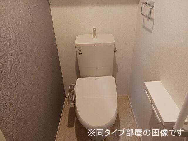 トイレ　同タイプ部屋の写真です。