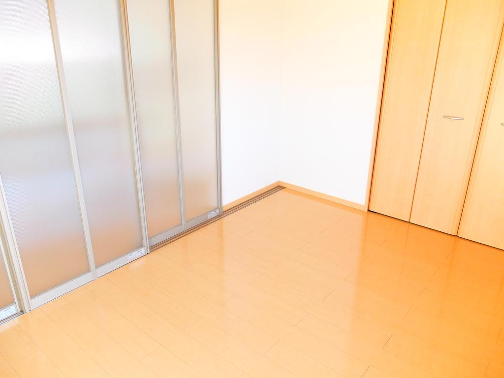 その他　６帖の寝室です!!