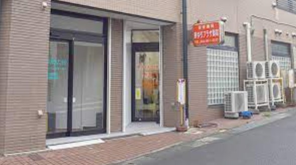 ドラックストア　新ゆりプラザ薬局（ドラッグストア）まで268m