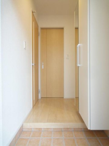 玄関　収納もある玄関です