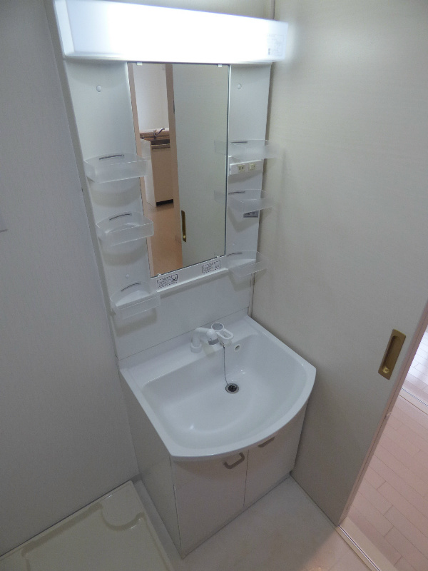 洗面設備　※角部屋の写真になります。