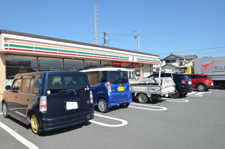 コンビニ　セブンイレブン（コンビニ）まで485m